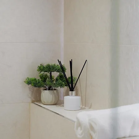 Kotzebue - Neutral Chic, Effortlessly Elegant At Kalamaja شقة